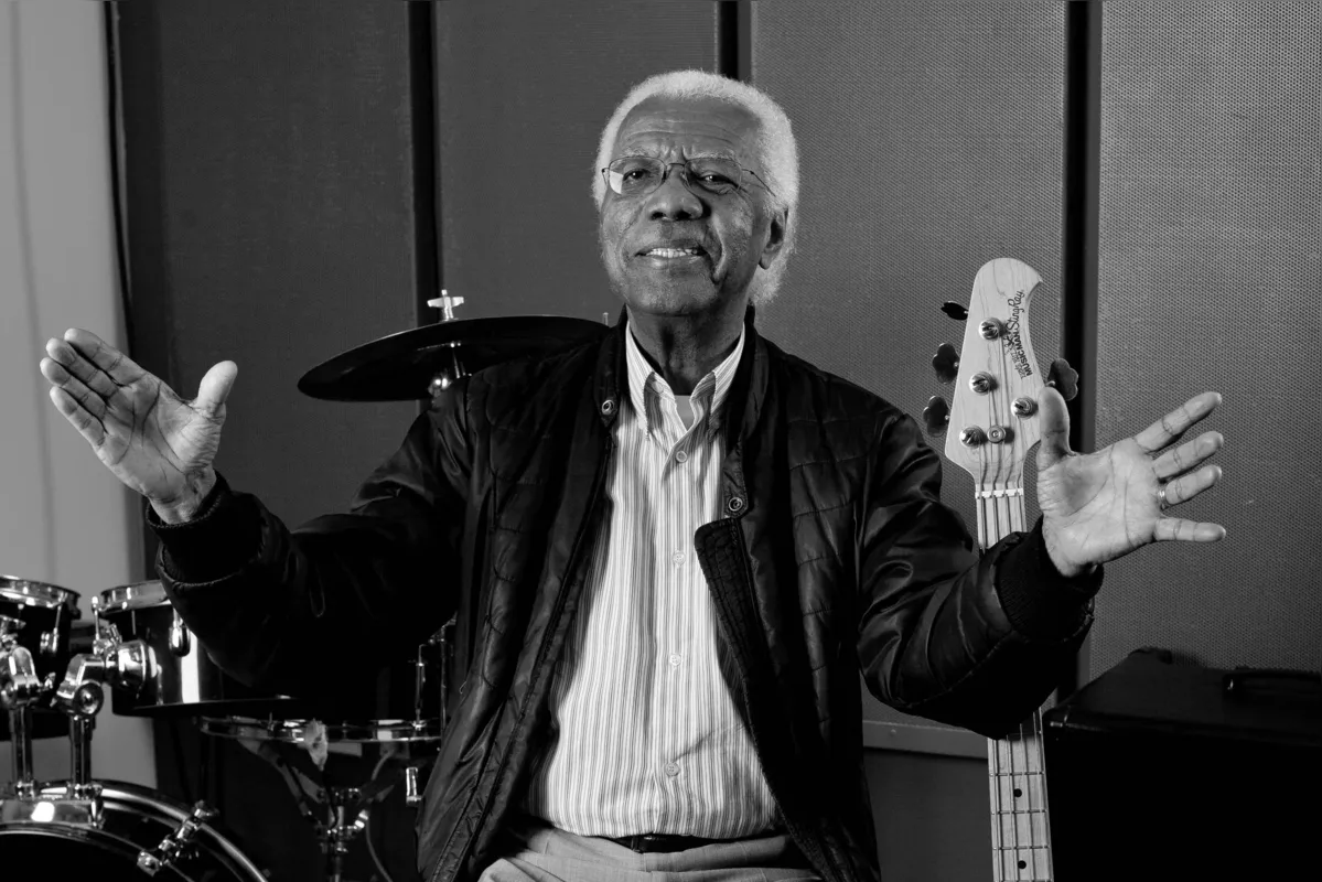 Imagem ilustrativa da imagem Morre o músico Bira, baixista do sexteto do Jô, aos 85 anos