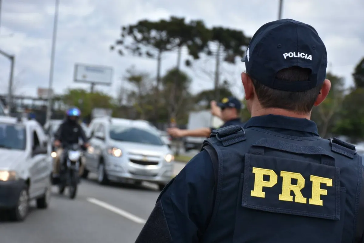 Imagem ilustrativa da imagem Mortes nas estradas federais crescem 25% no Paraná no feriado de Natal