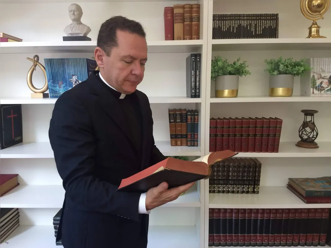 “Colocar uma flor diante de uma imagem é um culto e merece todo o respeito", defende o padre Rafael Solano