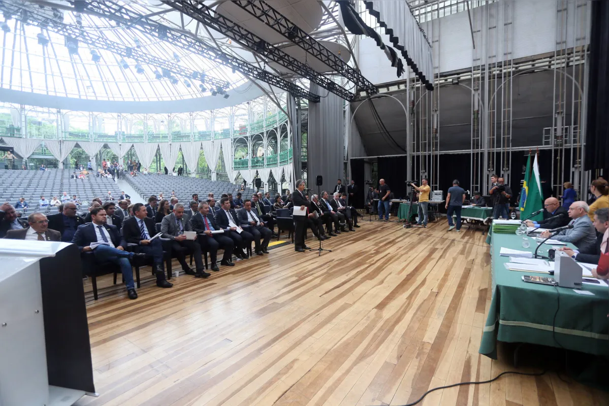 Imagem ilustrativa da imagem Na Ópera de Arame, deputados aprovam mudanças na previdência