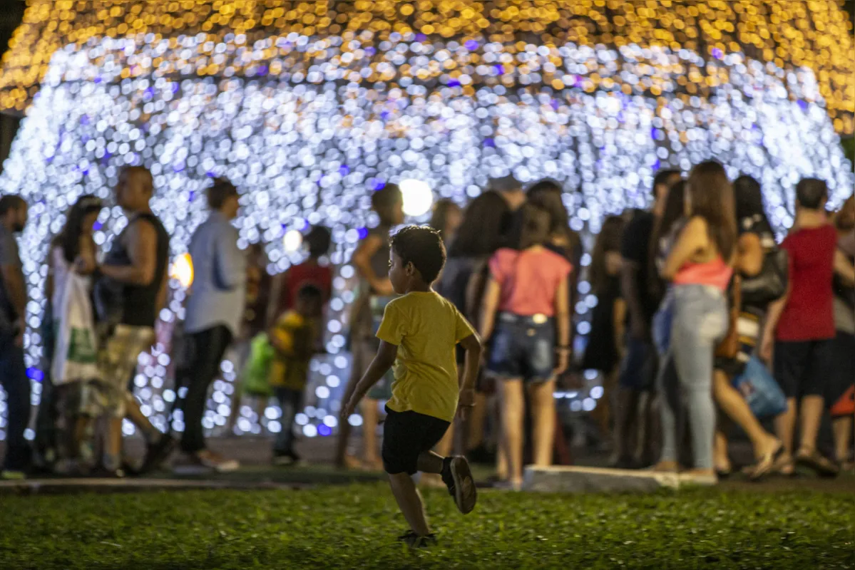 Londrina  em clima de festa natalina: para as crianças, noites de magia, para os adultos,  diversão e compras