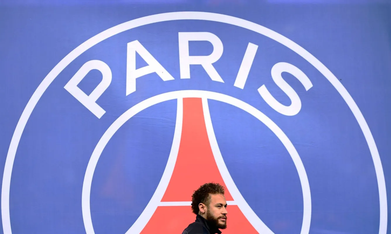 Imagem ilustrativa da imagem Neymar convive com lesões, vaias e problemas extracampo em pior ano da carreira