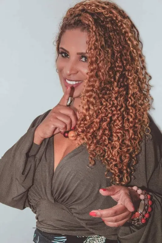 Gleice Regina, que já gravou com netinho de Paula,   já se apresentou em grandes casas de samba