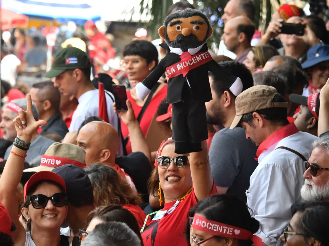 Apoiadores de Lula saem as ruas para ouvir discurso de ex-presidente no ABC Paulista, no sábado (9/11). O petista foi solto na sexta-feira (8/11) depois de passar um ano e e sete meses em cárcere na Polícia Federal em Curitiba