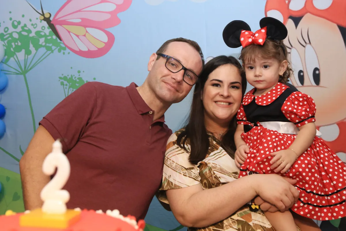 Plínio e Maria Fernanda Camargo Boin com a filha, Clara: a comemoração aconteceu semanas antes de Gabriel, o segundo filho do casal, nascer