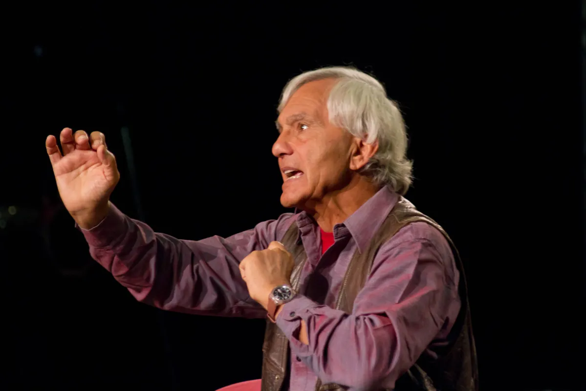Eugenio Barba: “A tecnologia moderna forçará as pessoas do teatro a redefinir o que significa trabalhar através de um instrumento arcaico, o corpo e a mente humana”
