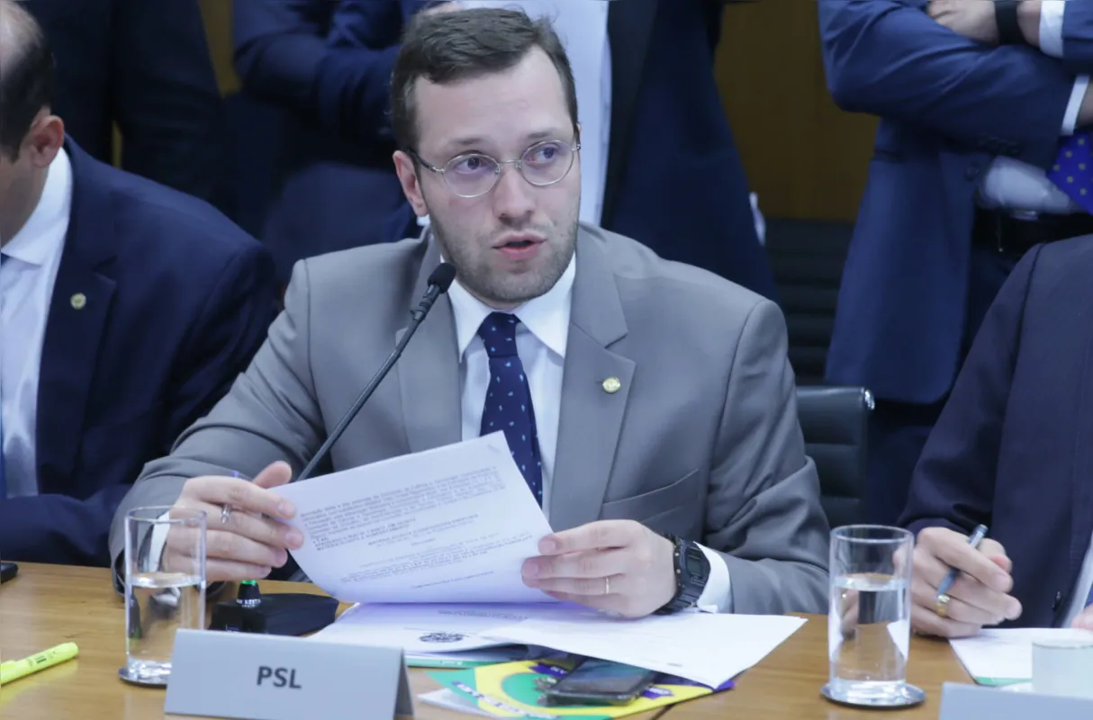 Filipe Barros é um dos 18 parlamentares atingidos pelas punições