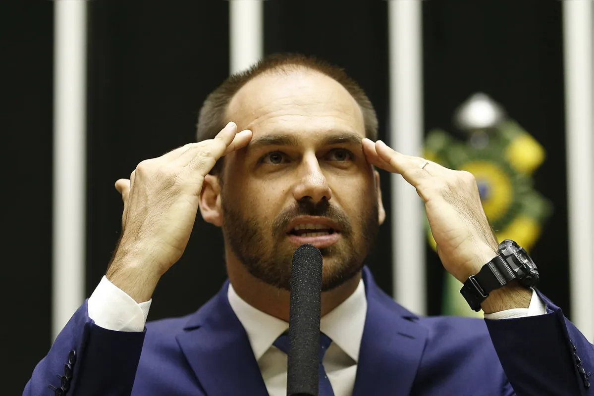 Depois da repercussão, Eduardo voltou atrás, pediu desculpas garantindo que não existe possibilidade de um novo AI-5 
