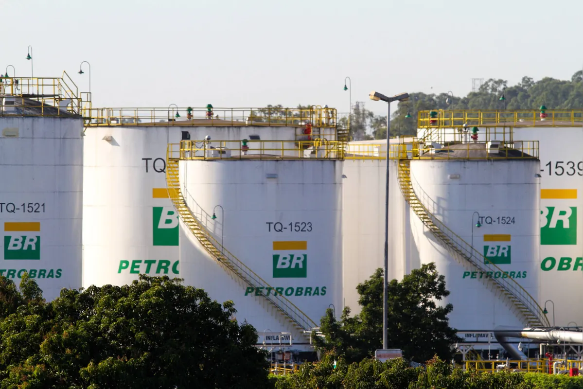 Imagem ilustrativa da imagem Petrobras reduz preço da gasolina e diesel nas refinarias