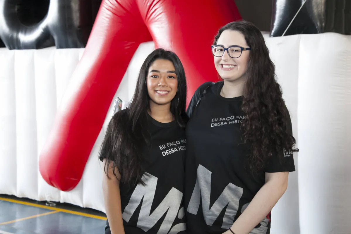 Gabrielly Yumi Kami e Vitória Santana Basso