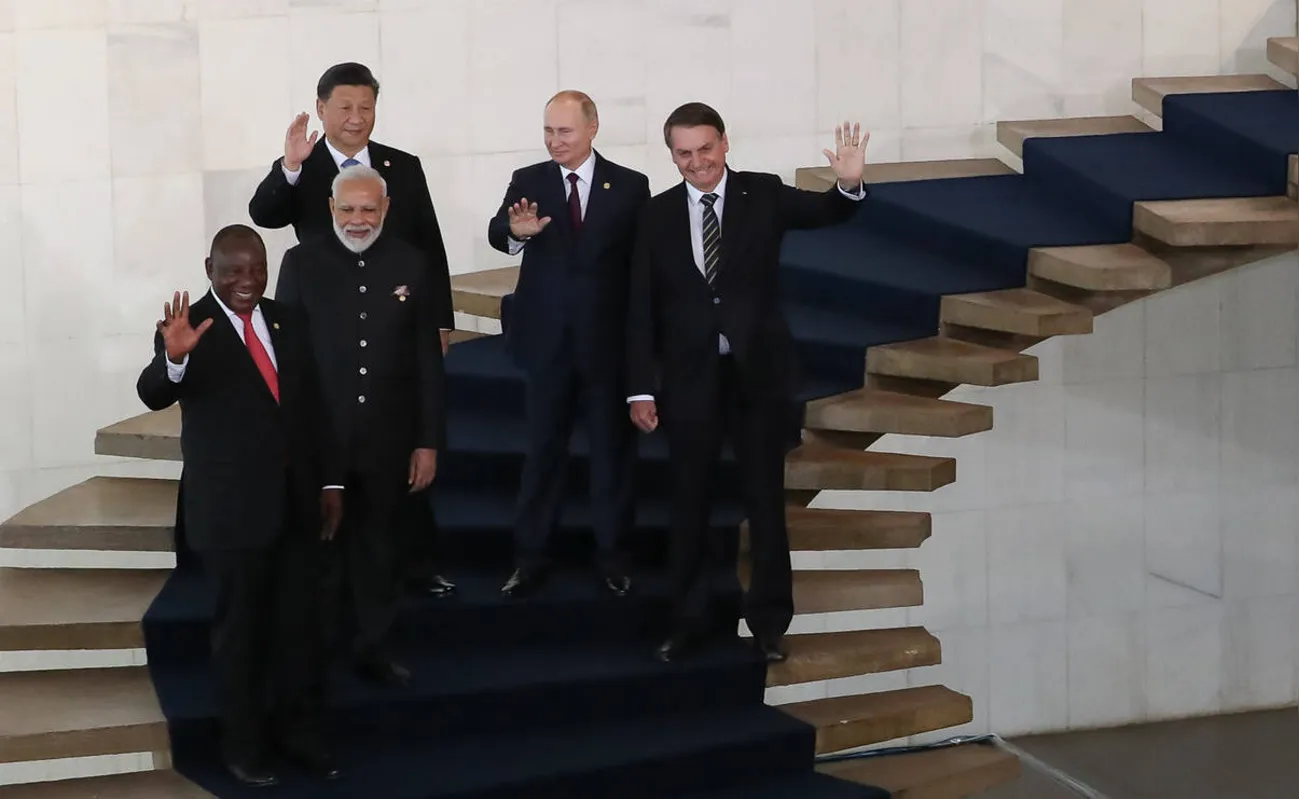 Em foto oficial, Cyril Ramaphosa (África do Sul), Narendra Modi (Índia), Xi Jinping (China), Vladimir Putin (Rússia) e Jair Bolsonaro 