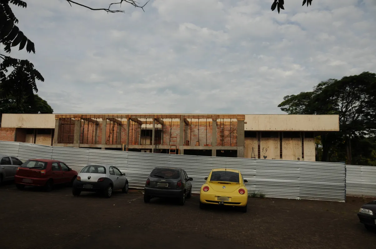 Obra da futura sede da secretaria de Educação deveria estar com 95% de execução, porém tem apenas 9%