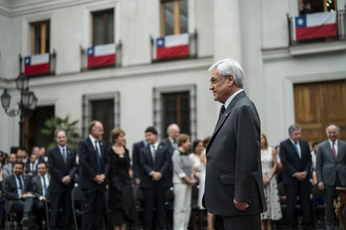 Promulgação da lei foi feita no palácio presidencial de La Moneda, na presença de cerca de 300 convidados especiais