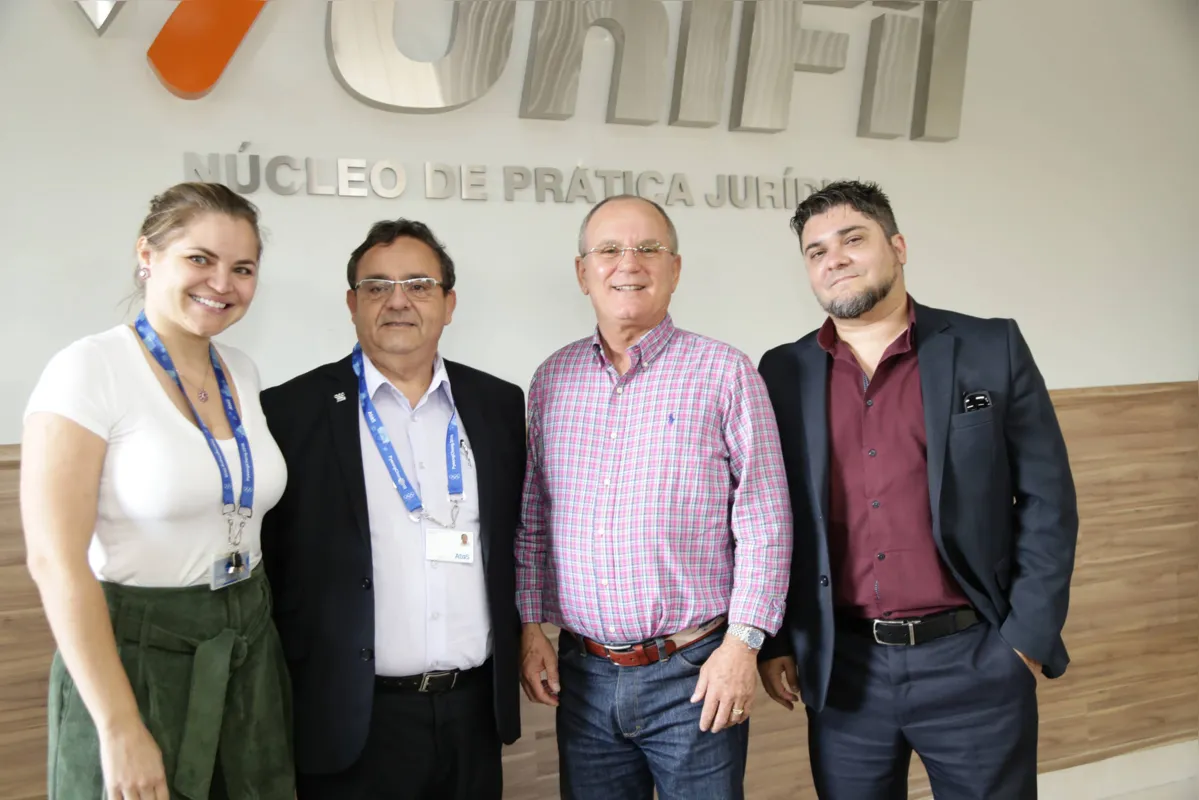 A gerente de RH da Atos, Patrícia Estima, formada em psicologia pela UniFil, o gerente geral Sávio Ernst, o reitor Eleazar Ferreira e o gerente de serviços Samoel Pereira  