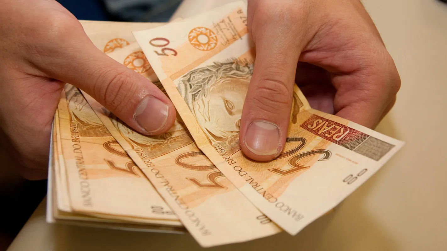 Por lei, o FGTS paga 3% ao ano mais a TR. A esse retorno é somada a distribuição de 100% do lucro do fundo