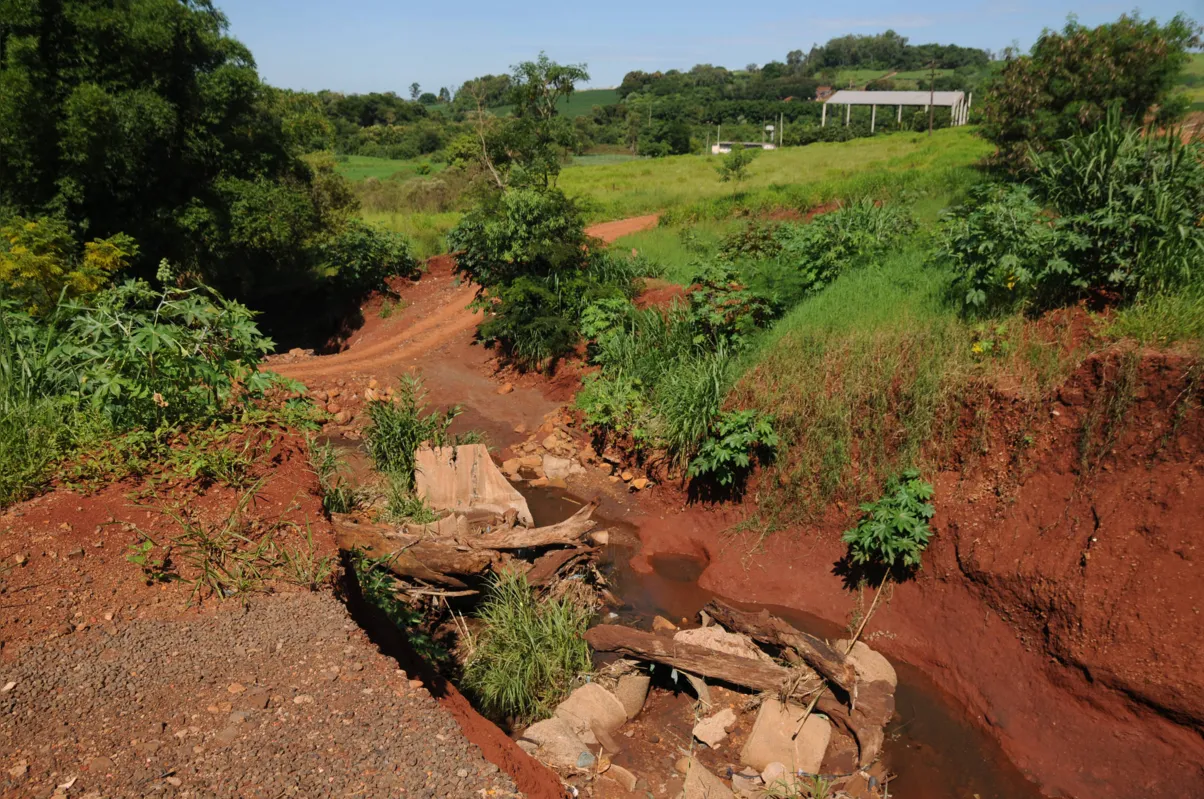 Estrutura já foi destruída por enxurradas três vezes desde 2016; obras vão custar R$ 488 mil e levarão sete meses para ser concluídas 