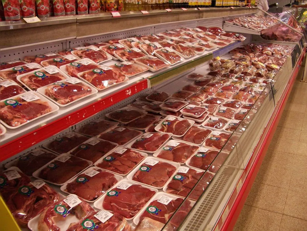 Imagem ilustrativa da imagem Recuo da carne segura preço dos alimentos em Londrina no mês de dezembro