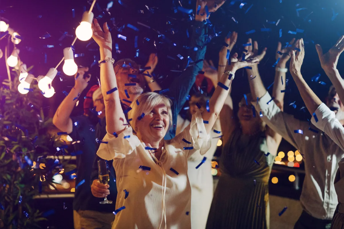  Há regras para o sucesso da festa e existem situações que não devem ser toleradas, como o consumo de bebidas alcoólicas em áreas comuns, listas de convidados que ultrapassem a capacidade máxima do salão e fogos de artifício