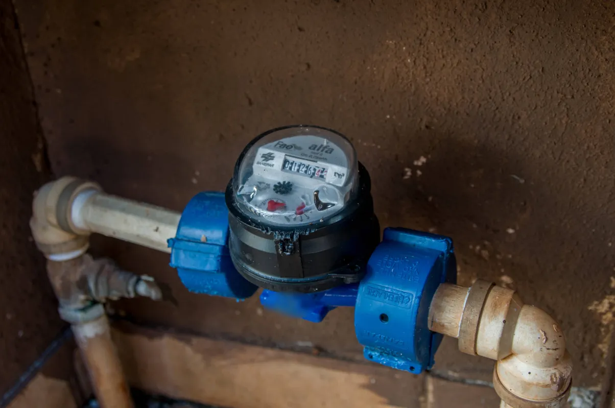 Para consumo residencial ou em micro e pequeno comércio, de até 5 m³, a tarifa de água passará dos atuais R$ 37,47 para R$ 38,77, ou R$ 1,30 a mais