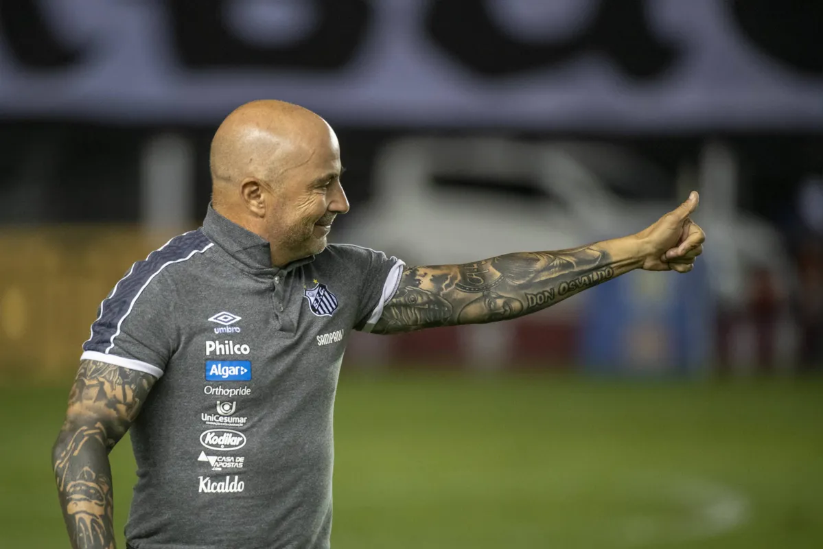 Imagem ilustrativa da imagem Santos tenta segurar Sampaoli com R$ 20 mi por ano e 'premiação turbinada'