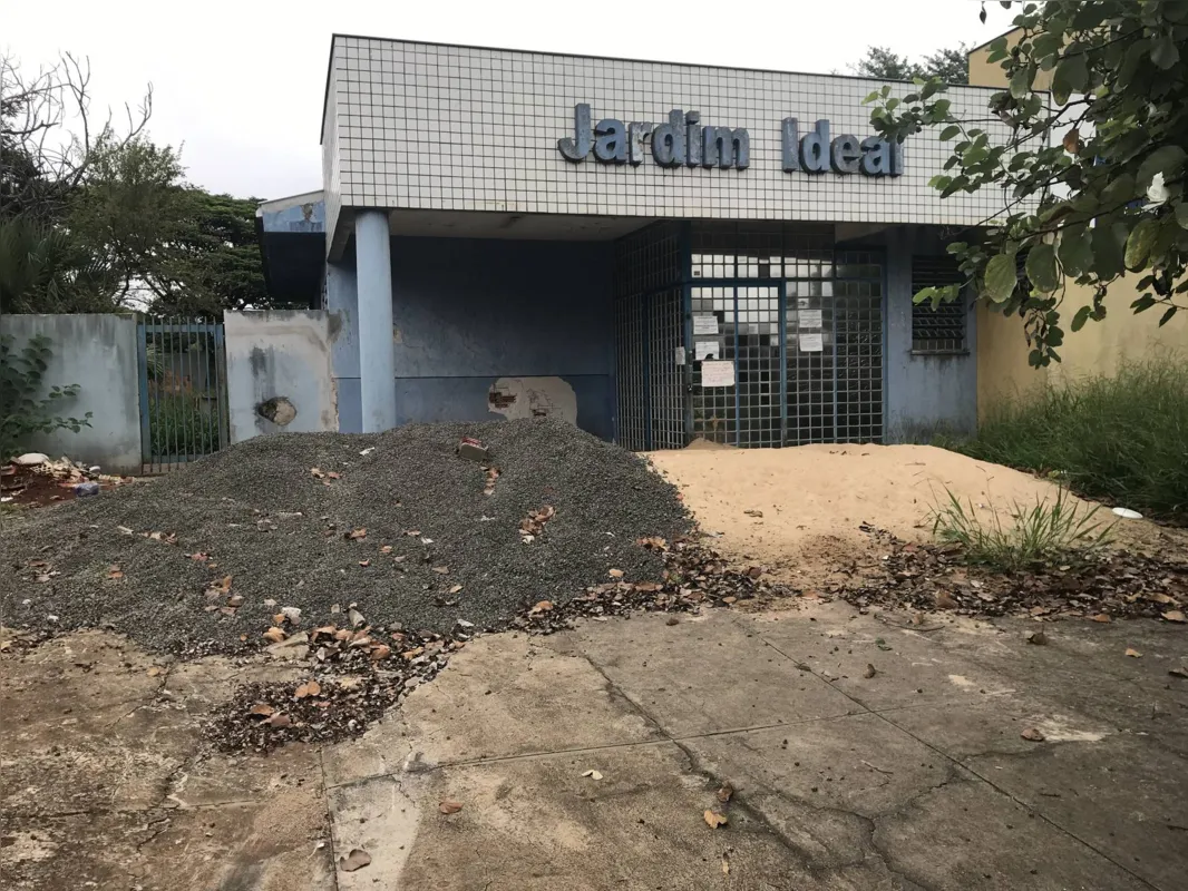 Cenário de abandono: obra está paralisada desde agosto de 2019
