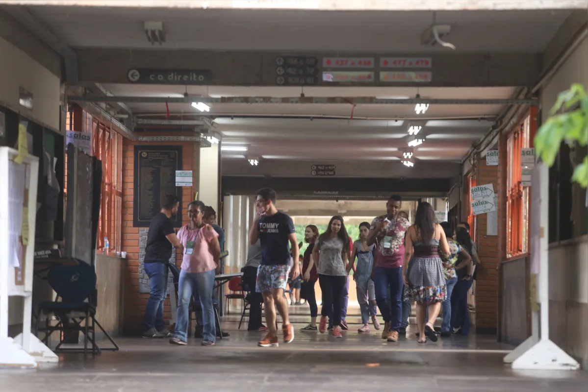 No campus da UEL se concentrou o maior número de vestibulandos, 6.890 inscritos, outros 1.050 estudantes realizaram a prova no Colégio Estadual Vicente Rijo 