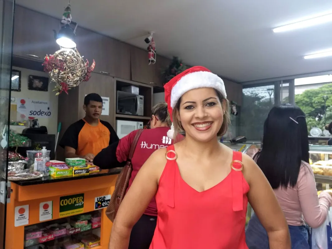 Kedma de Oliveira Carvalho, proprietária de uma cafeteria, ressalta que a gentileza vira uma corrente do bem