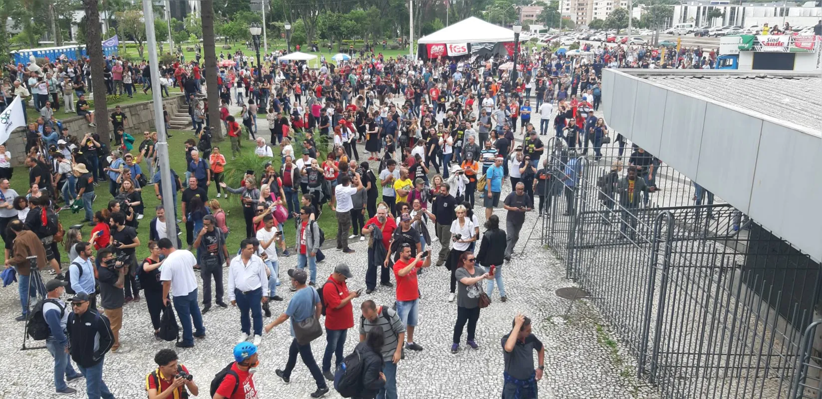 Imagem ilustrativa da imagem Servidores ocupam Assembleia em protesto contra reforma da previdência
