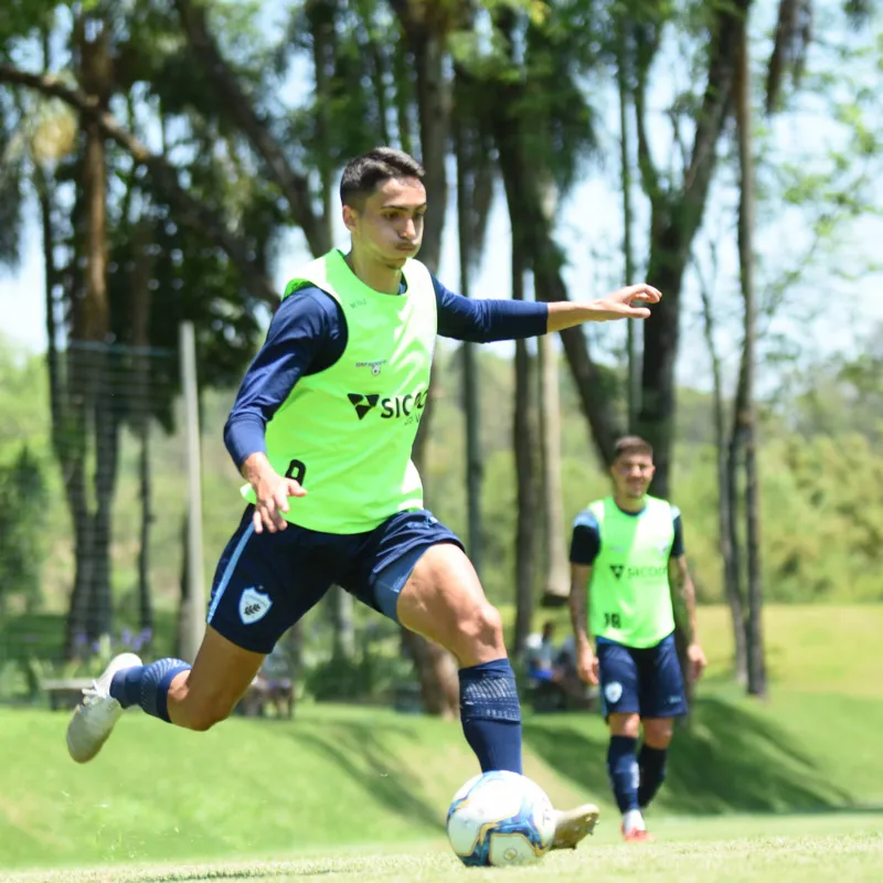 Recuperado de lesão, o lateral Raí Ramos será uma das novidades do Londrina no duelo com o Botafogo