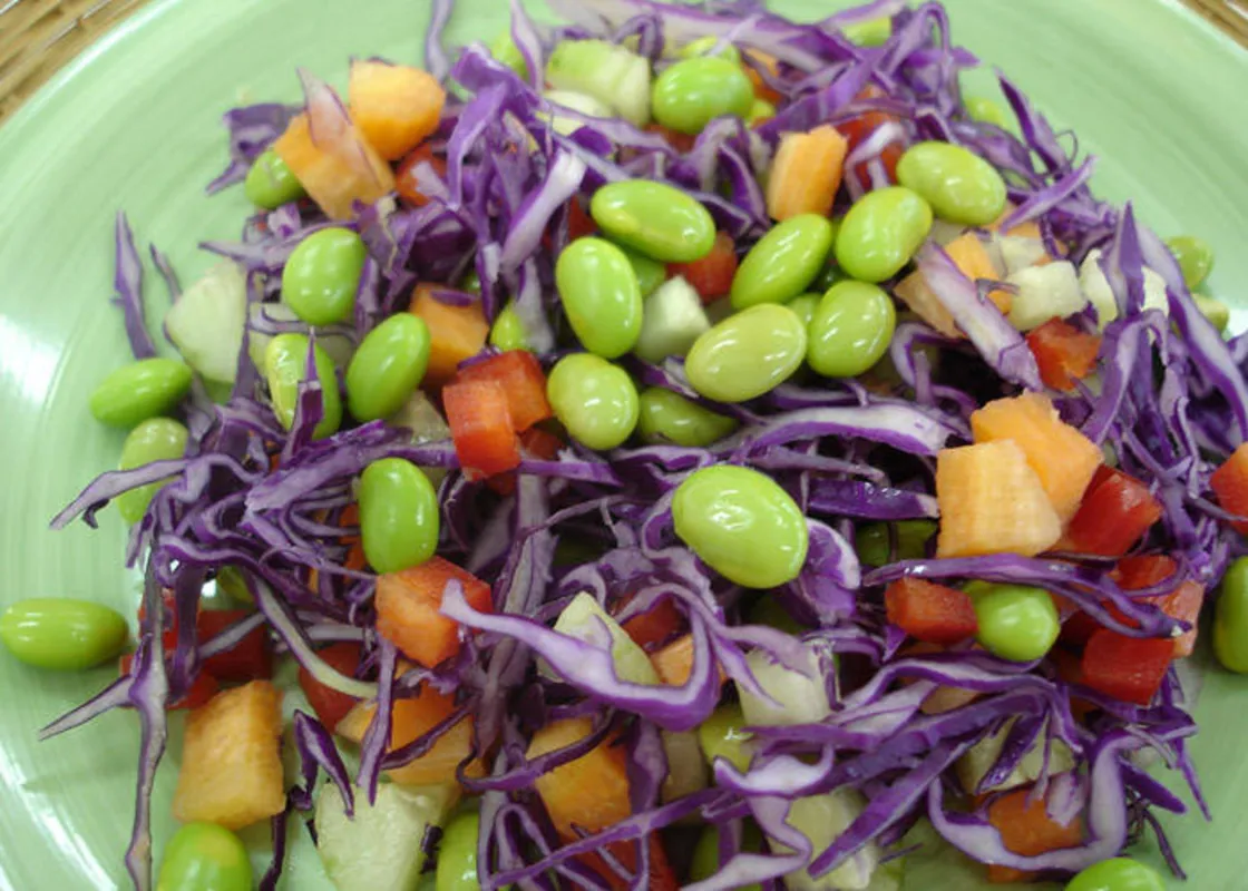 Denominada edamame, a soja é cozida antes de amadurecer, é bastante consumida no mercado oriental e agora também no ocidente 