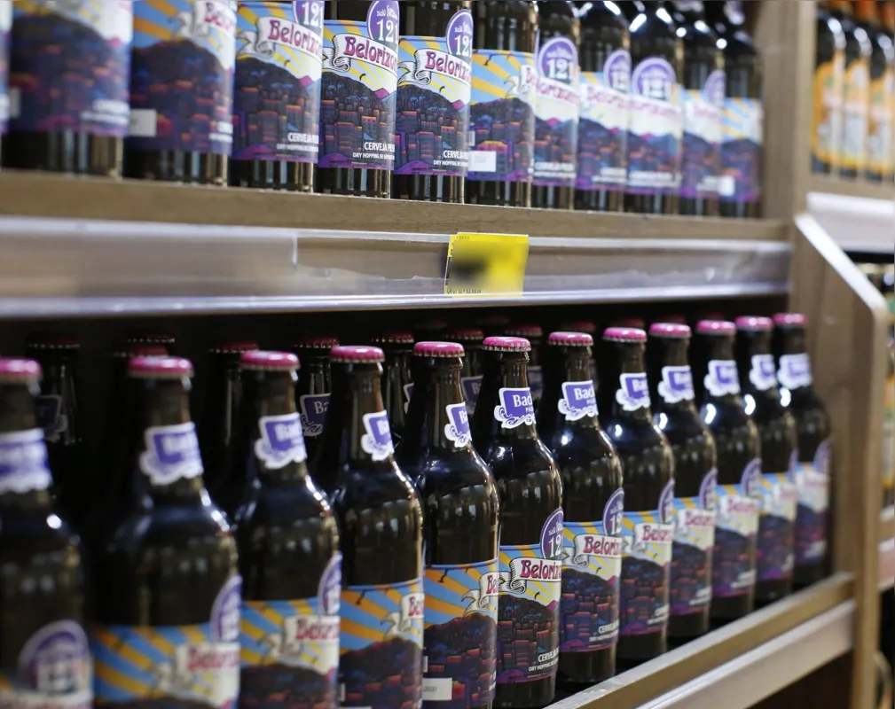   
Análises realizadas por laboratórios federais de defesa agropecuária identificaram 21 lotes contaminados das oito cervejas produzidas pela Backer 