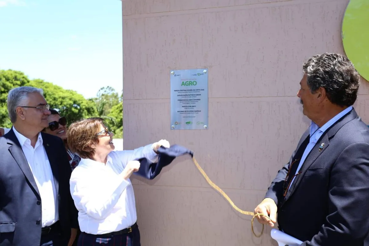 Ministra do Mapa, Tereza Cristina Dias, e o presidente da SRP (Sociedade Rural do Paraná), Antonio Sampaio, lançam Polo Tecnológico do Agro em Londrina