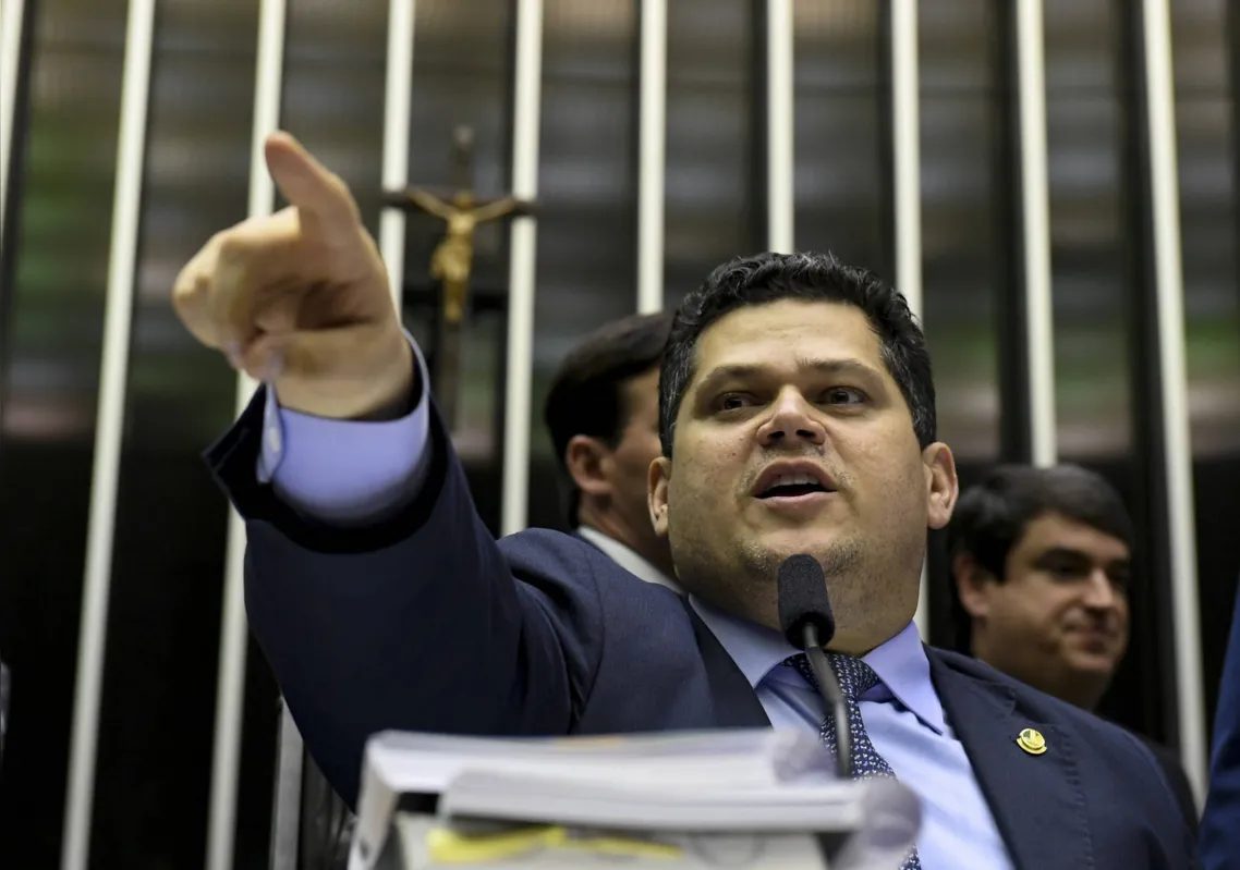 Imagem ilustrativa da imagem Texto que libera repasse de emendas direto a estados e municípios avança no Senado