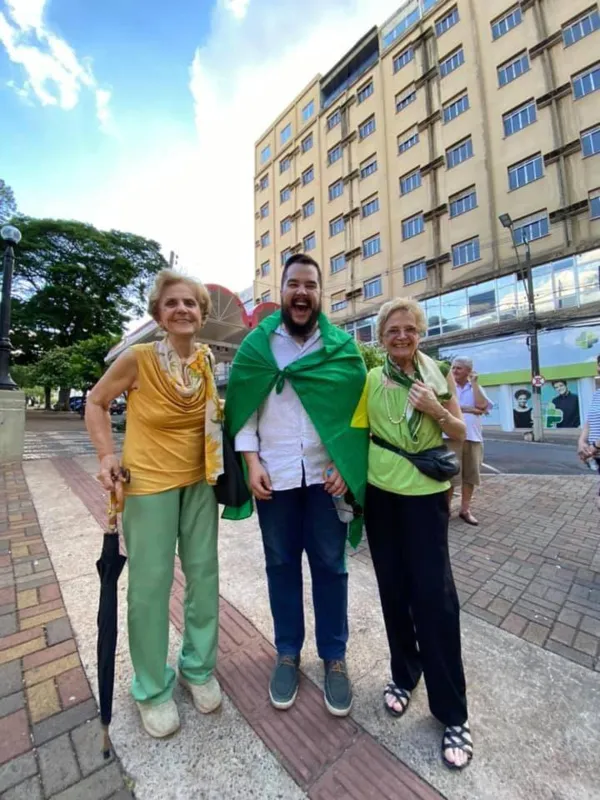 Imagem ilustrativa da imagem Tias do Zap, heroínas do Brasil