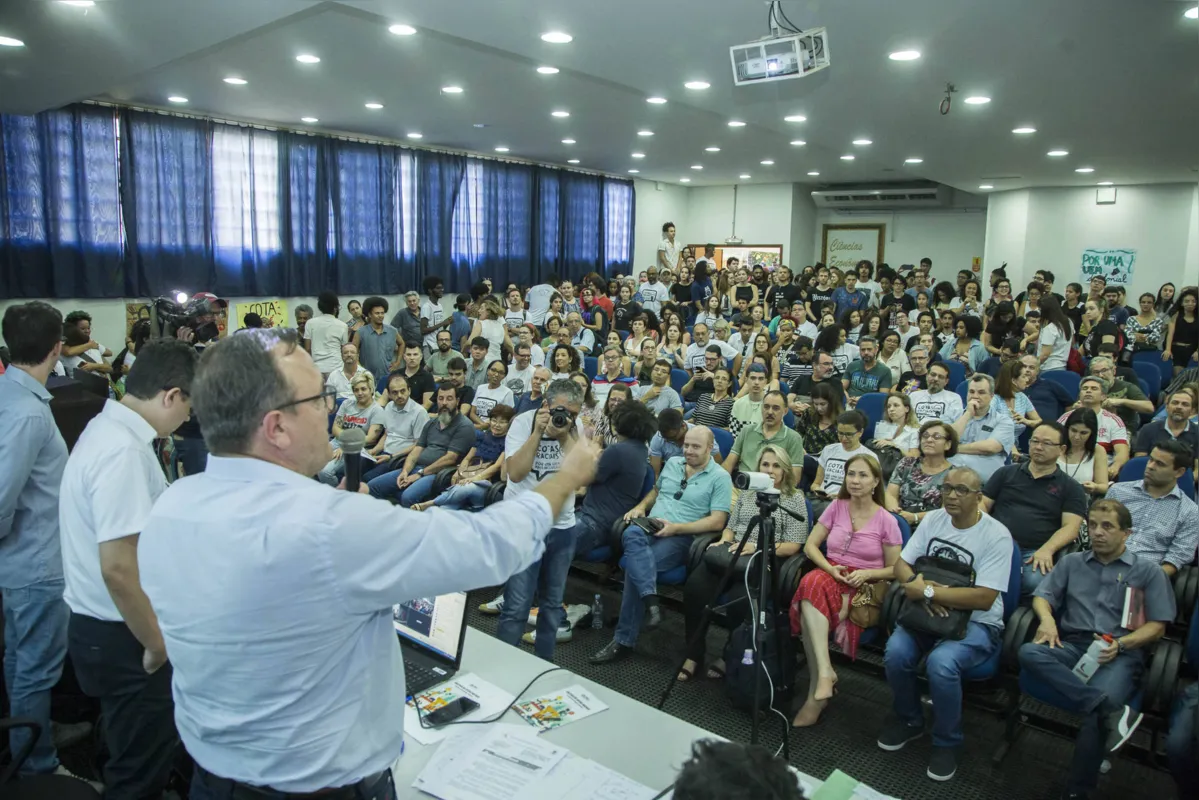 Decisão foi confirmada em debate no Auditório do Departamento de Economia da UEM