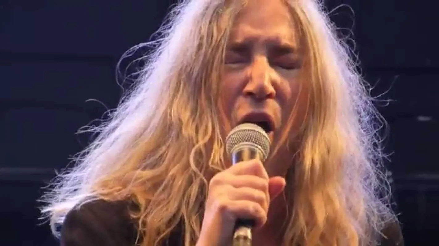 Patti Smith: "Minha mãe, que nunca terminou a escola, ensinou-me as duas coisas mais importantes: a ler e a rezar"
