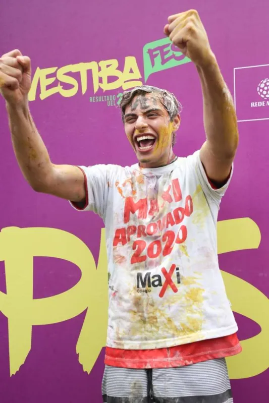 A vibração de Lucas Nascimento. Aluno Maxi, Lucas, de 17 anos, foi aprovado no vestibular de Medicina Veterinária. “Agradeço aos meus pais pelo apoio e ao Maxi pela estrutura de ensino”, declarou à FOLHA
