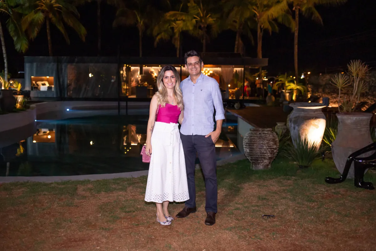 O arquiteto Renato Lincoln, que assina a Pool House na MAI, e a esposa, Aninha