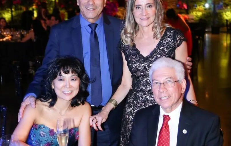 Os presidentes Beatriz Tamura (AML) e Nerlan de Carvalho (AMP) com Eduardo César Moura e a diretora Ana Tereza Muzio 