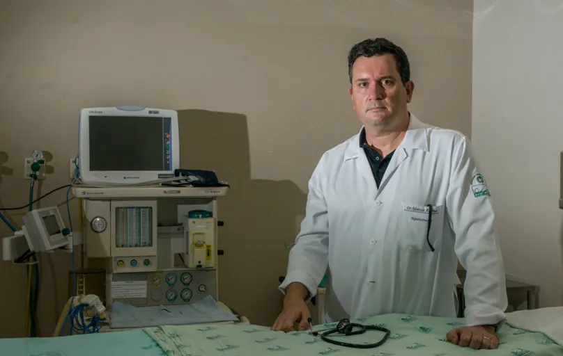 "Cerca de 40% dos pacientes parkinsonianos têm a possibilidade de fazer esta cirurgia”, afirma o neurocirurgião Marcos Antônio Dias