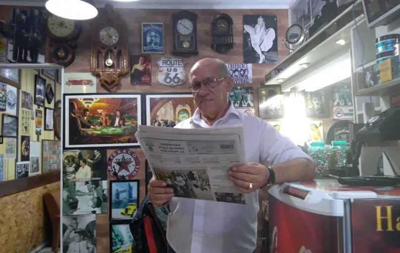 José Donizete Muniz Sales: "Aqui no salão o jornal tem outro papel, o de gerar assunto"