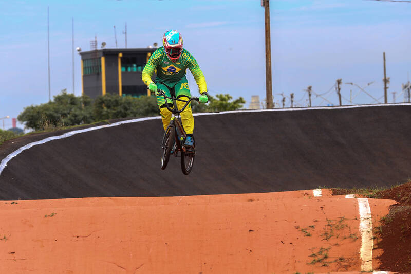 "Foram dias produtivos. A pista está muito boa e a estrutura excelente", avalia Renato Rezende, líder do ranking mundial