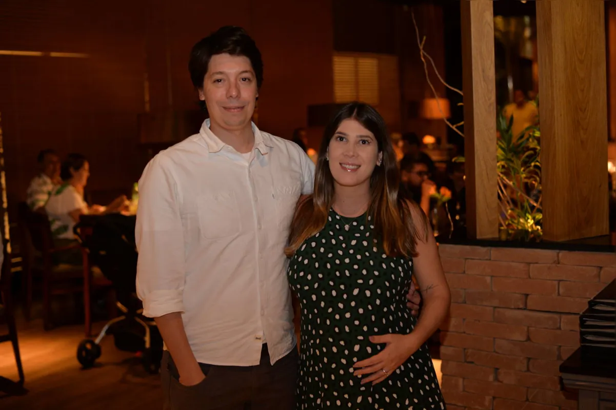 Lucas Dezam e a filha da aniversariante, Mariana Prochet
