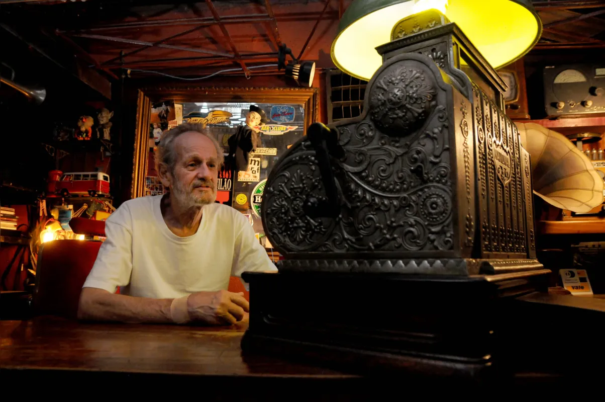 Imagem ilustrativa da imagem 'A história só acaba quando você morre', diz dono do Vilão Bar