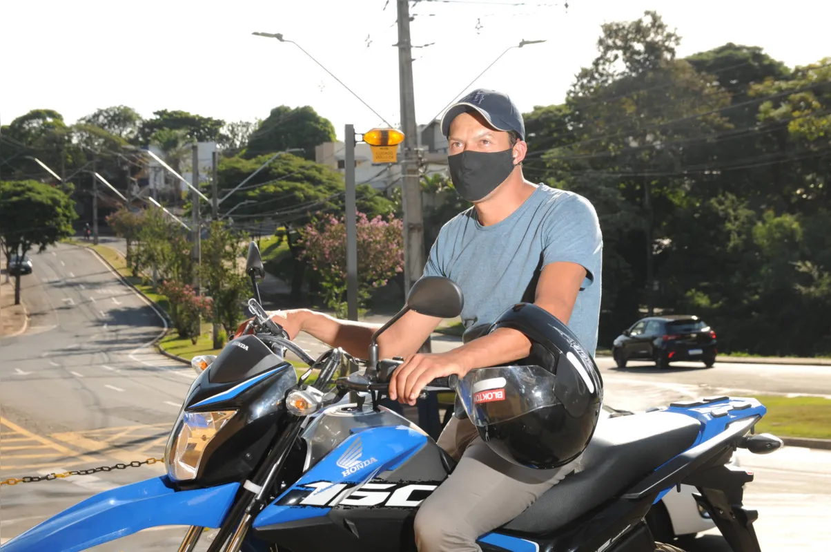 "Felizmente, mesmo com a crise, tenho conseguido manter uma média de entregas", comemora Costa