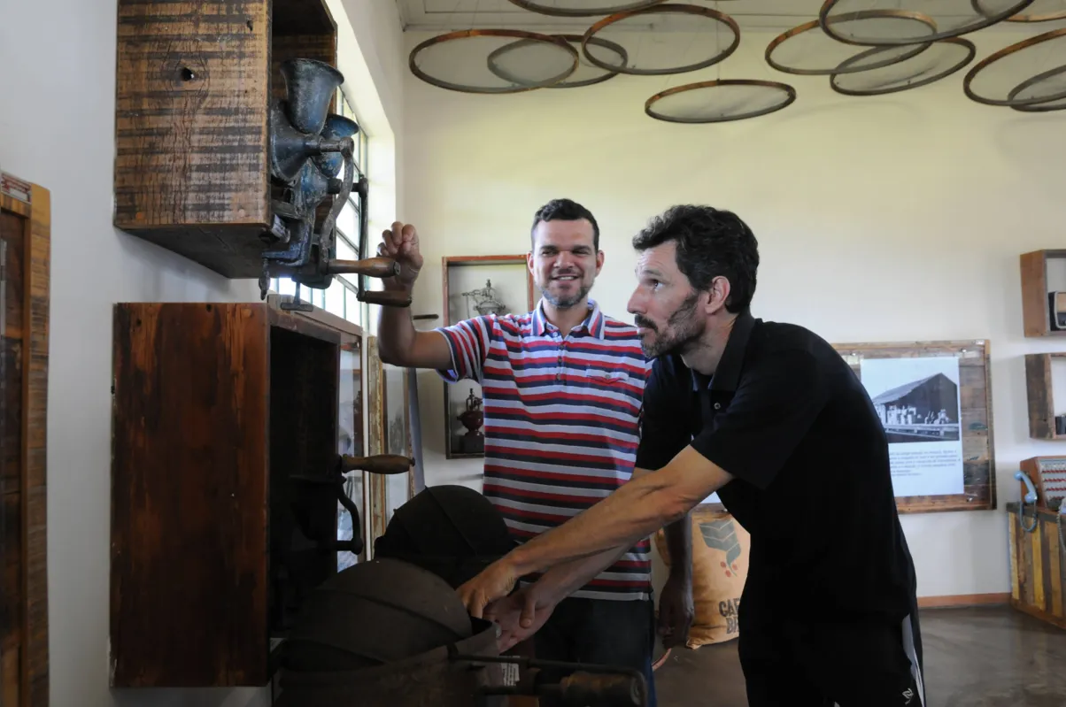 O secretário de Cultura e Turismo, Agnaldo Adélio,  e o  jornalista Jaime Kaster