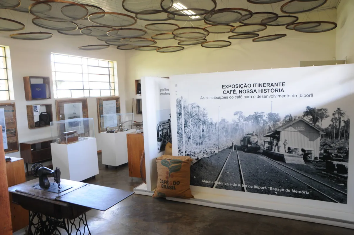A história e a importância do café estão valorizadas do teto ao chão do museu 
