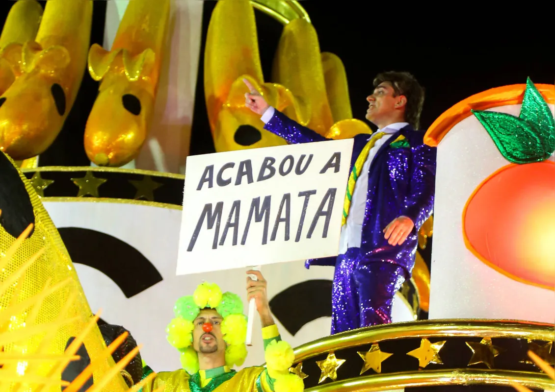 A São Clemente fez uma sátira ao presidente Jair Bolsonaro com o humorista Marcelo Adnet como protagonista