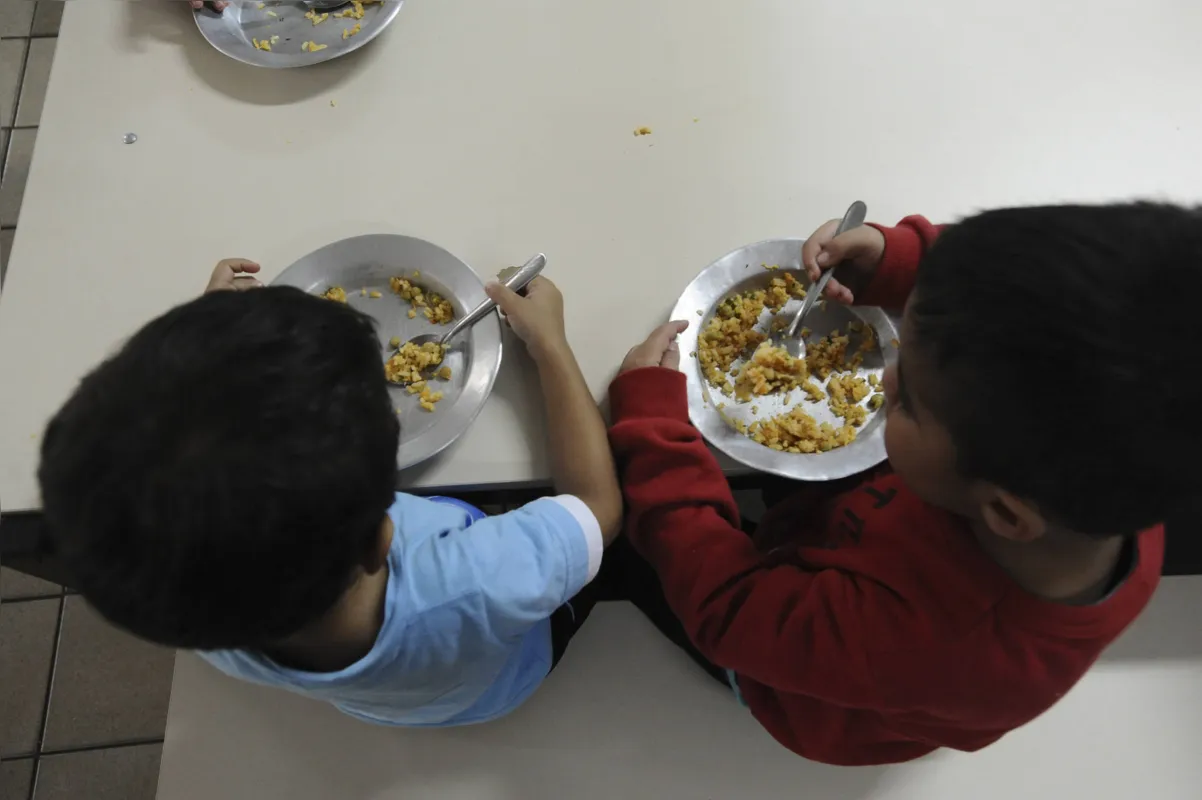 Imagem ilustrativa da imagem Apesar da suspensão, escolas de Londrina servirão merenda para crianças
