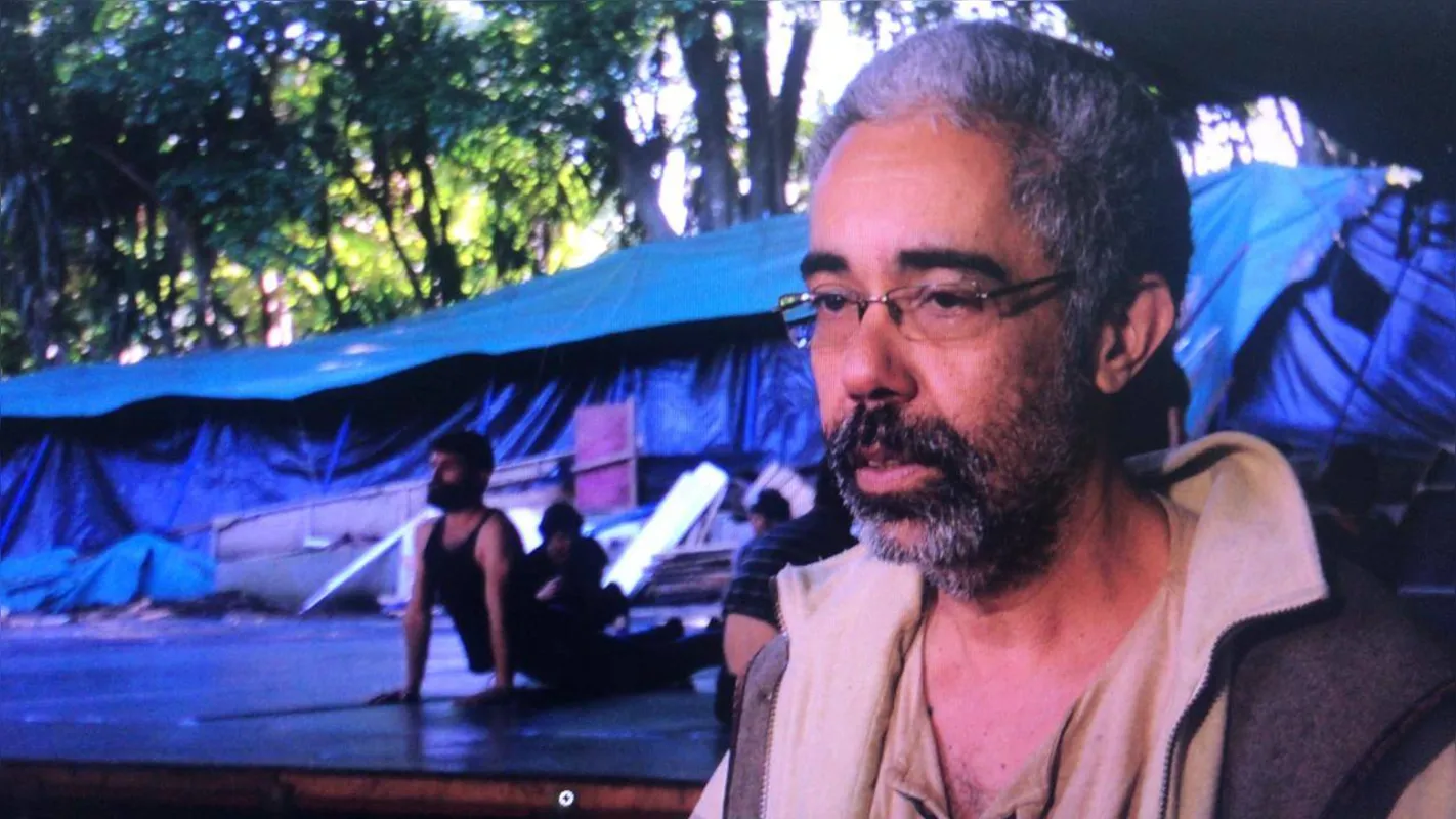 Leonardo Ramos: "Em ‘Oração Para o Fim do Mundo’ a gente falava que a humanidade não tinha mais como continuar vivendo daquela forma egoísta e sem empatia nenhuma com os menos favorecidos. Aquele mundo acabou de se encerrar".